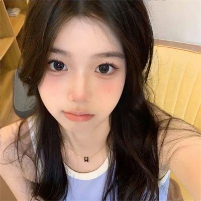 穿黑衣的女孩